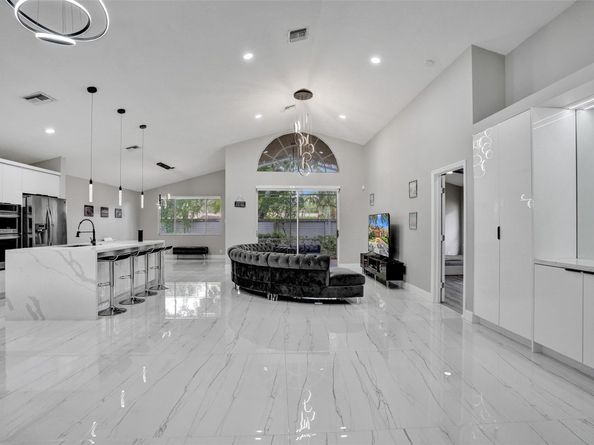5024 NW 95th Dr, Coral Springs FL 33076