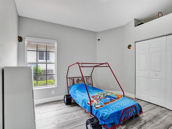 5024 NW 95th Dr, Coral Springs FL 33076