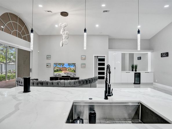 5024 NW 95th Dr, Coral Springs FL 33076