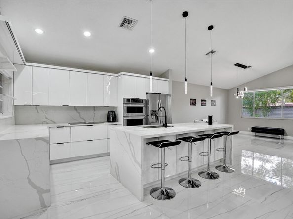 5024 NW 95th Dr, Coral Springs FL 33076