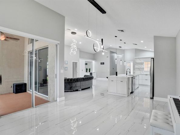 5024 NW 95th Dr, Coral Springs FL 33076