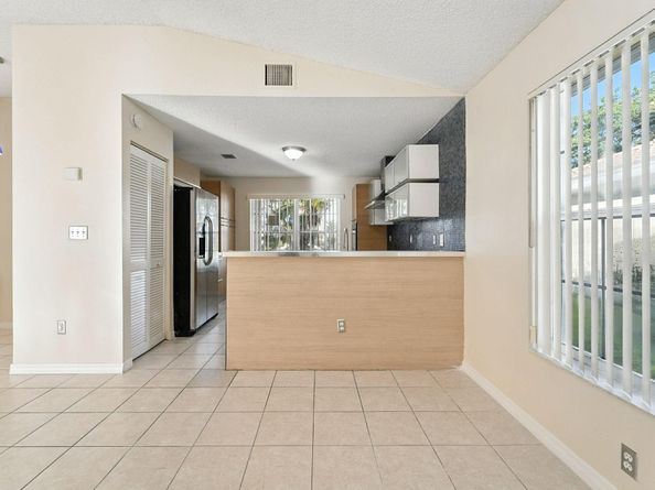 5255 NW 117th Ave, Coral Springs FL 33076