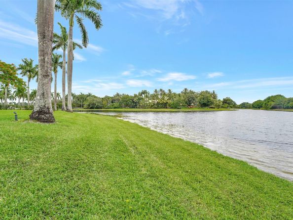 3440 Stallion Ln, Weston FL 33331