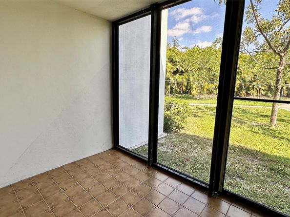 211 Lake Pointe Dr 110, Oakland Park FL 33309