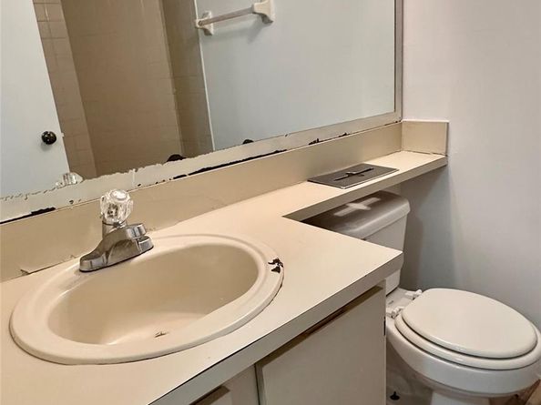 211 Lake Pointe Dr 110, Oakland Park FL 33309
