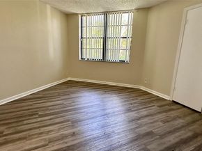 211 Lake Pointe Dr 110, Oakland Park FL 33309