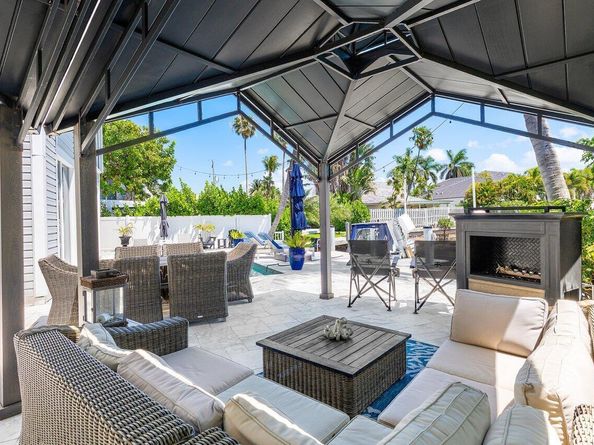 910 Jasmine Drive, Delray Beach FL 33483
