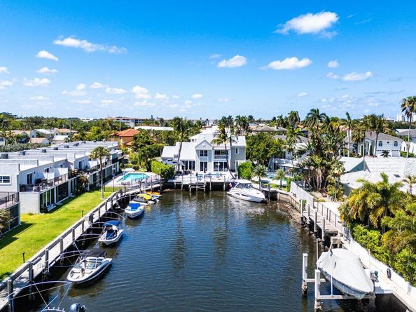 910 Jasmine Drive, Delray Beach FL 33483