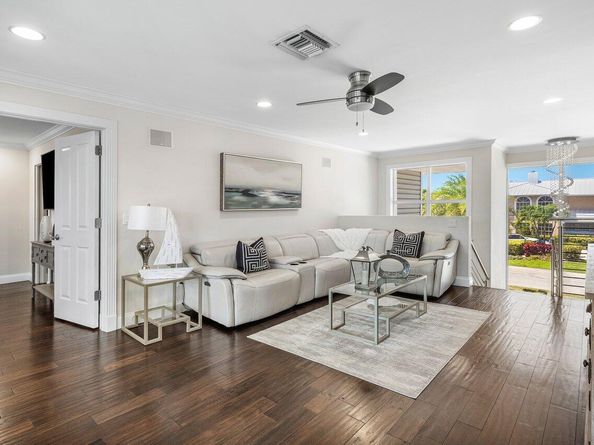 910 Jasmine Drive, Delray Beach FL 33483