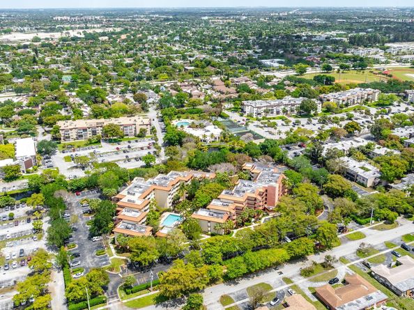 7451 NW 16th Street 303, Plantation FL 33313