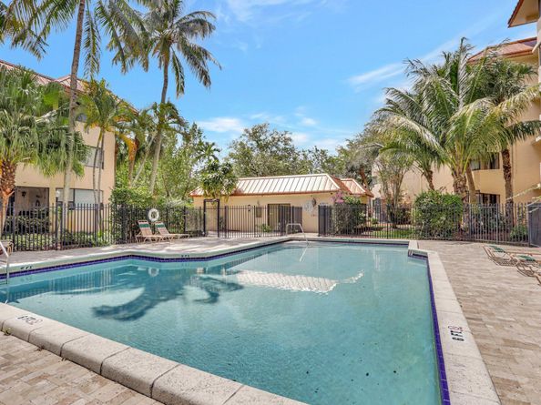 7451 NW 16th Street 303, Plantation FL 33313
