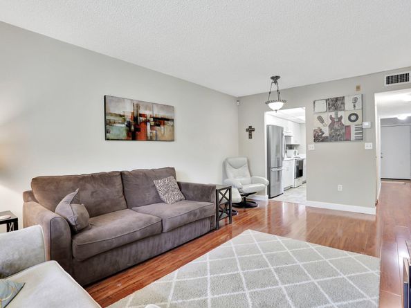 7451 NW 16th Street 303, Plantation FL 33313