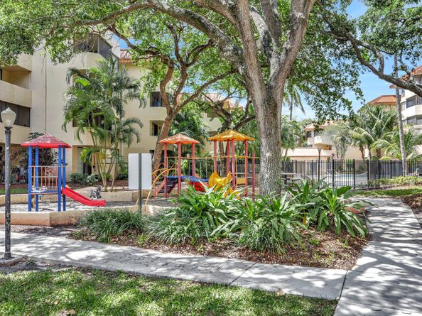 7451 NW 16th Street 303, Plantation FL 33313