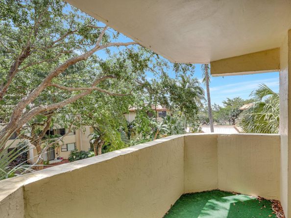 7451 NW 16th Street 303, Plantation FL 33313