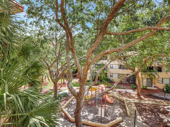 7451 NW 16th Street 303, Plantation FL 33313