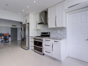 5500 Mulberry Dr, Tamarac FL 33319