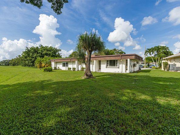 5500 Mulberry Dr, Tamarac FL 33319