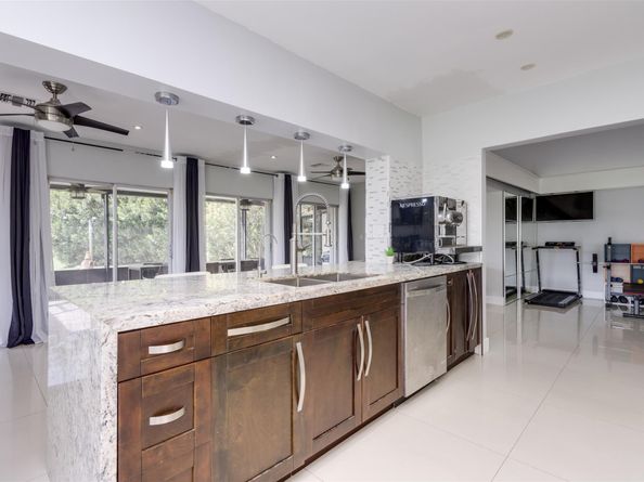 5500 Mulberry Dr, Tamarac FL 33319