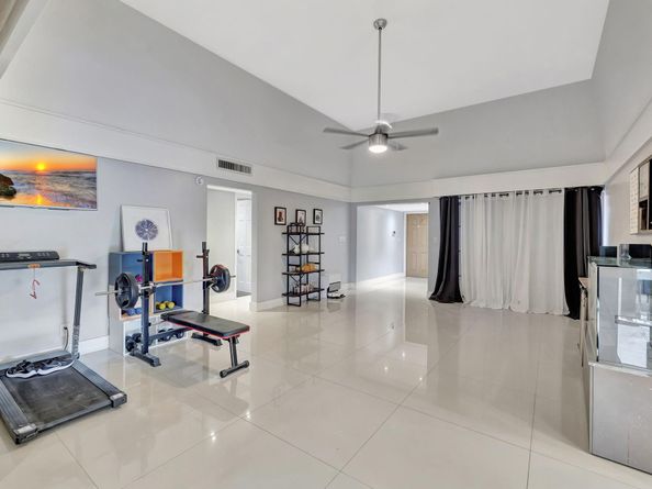 5500 Mulberry Dr, Tamarac FL 33319