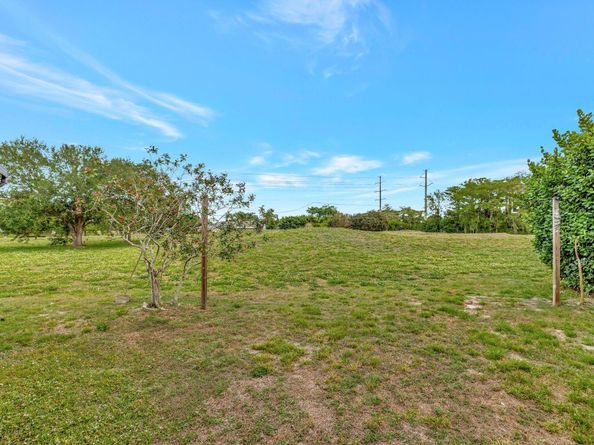5500 Mulberry Dr, Tamarac FL 33319