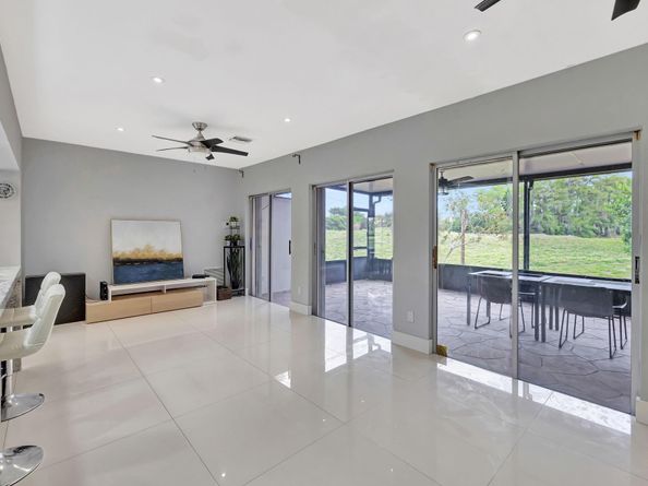 5500 Mulberry Dr, Tamarac FL 33319