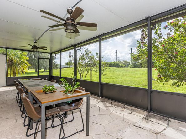 5500 Mulberry Dr, Tamarac FL 33319