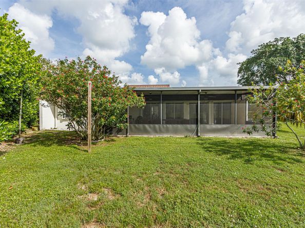 5500 Mulberry Dr, Tamarac FL 33319