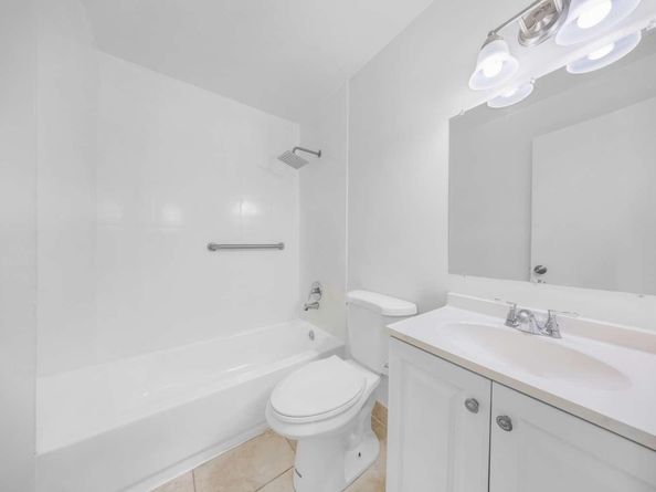 9101 Sunrise Lakes Blvd 216, Sunrise FL 33322