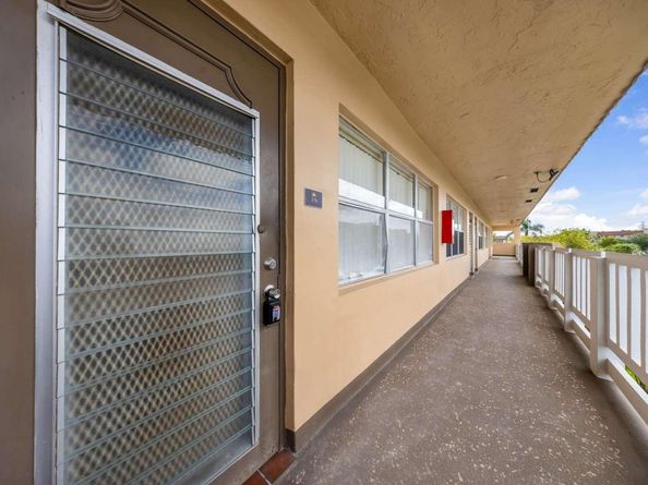 9101 Sunrise Lakes Blvd 216, Sunrise FL 33322