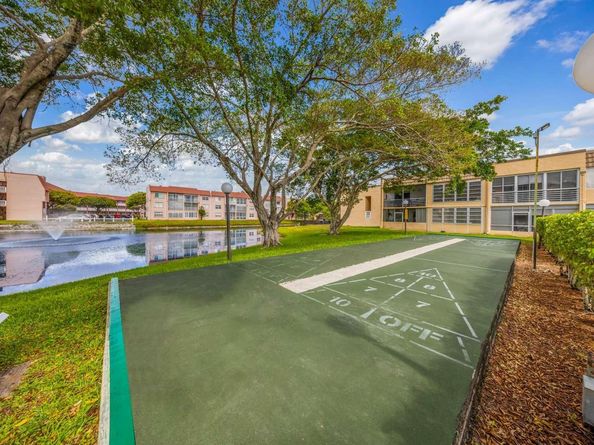 9101 Sunrise Lakes Blvd 216, Sunrise FL 33322