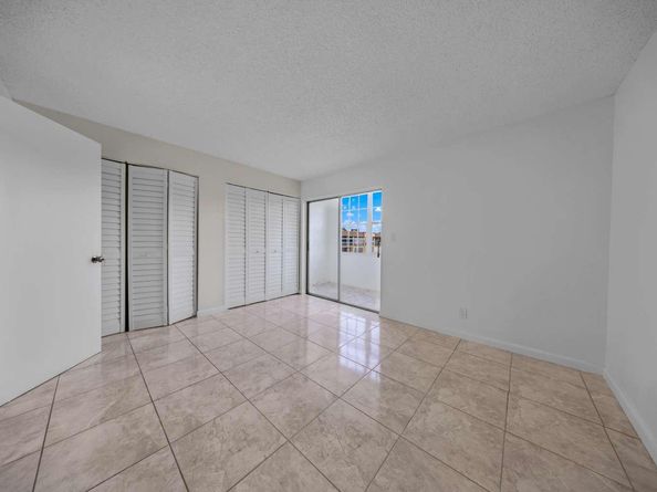 9101 Sunrise Lakes Blvd 216, Sunrise FL 33322