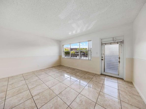 9101 Sunrise Lakes Blvd 216, Sunrise FL 33322