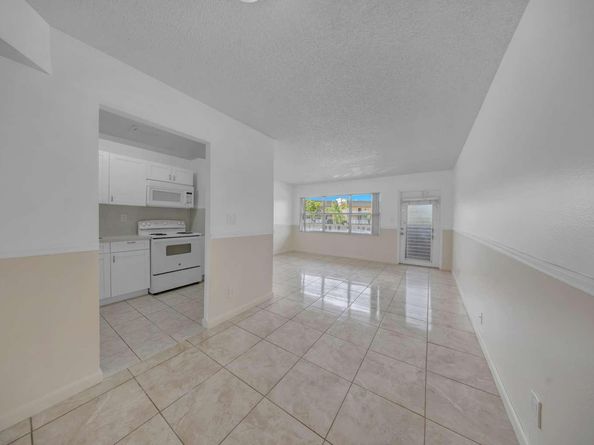 9101 Sunrise Lakes Blvd 216, Sunrise FL 33322