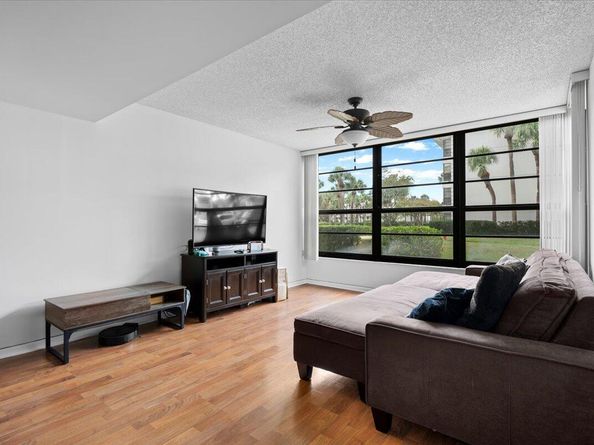 3526 Whitehall Drive 106, West Palm Beach FL 33401
