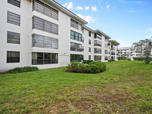 3526 Whitehall Drive 106, West Palm Beach FL 33401
