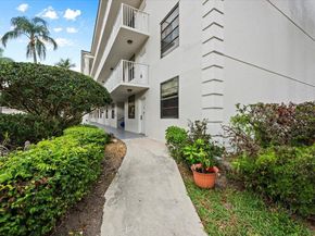 3526 Whitehall Drive 106, West Palm Beach FL 33401