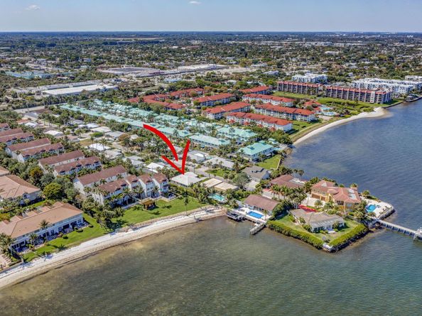 124 Park Lane E, Hypoluxo FL 33462