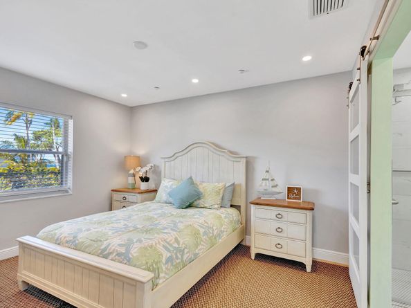 124 Park Lane E, Hypoluxo FL 33462