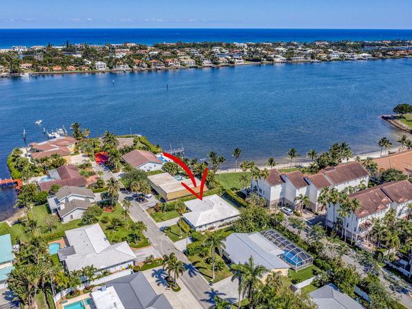 124 Park Lane E, Hypoluxo FL 33462