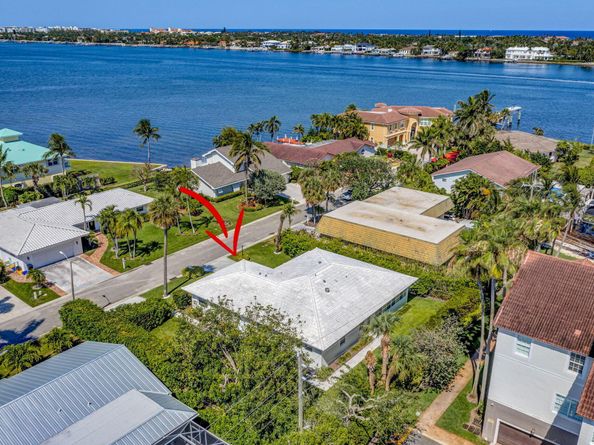 124 Park Lane E, Hypoluxo FL 33462