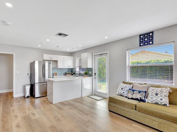 124 Park Lane E, Hypoluxo FL 33462