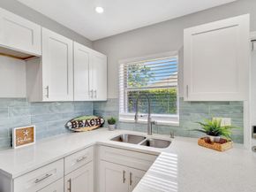 124 Park Lane E, Hypoluxo FL 33462