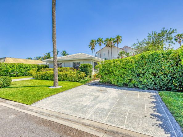 124 Park Lane E, Hypoluxo FL 33462