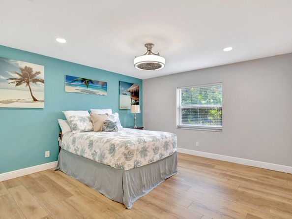 124 Park Lane E, Hypoluxo FL 33462