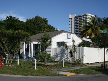 100 NE 5th Street