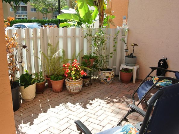 7735 Yardley Dr 103, Fort Lauderdale FL 33321