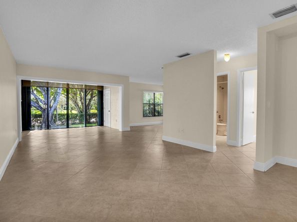 3741 English D Lane D, Lake Worth FL 33467