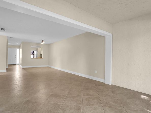 3741 English D Lane D, Lake Worth FL 33467