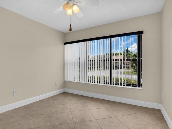 3741 English D Lane D, Lake Worth FL 33467