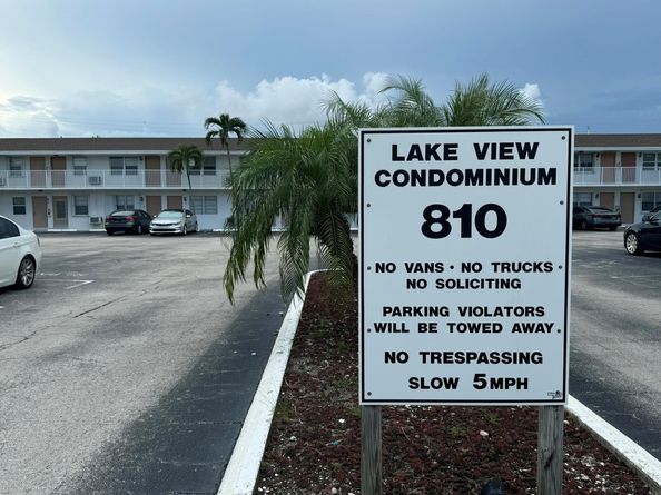 810 Lake Shore Drive 37, Lake Park FL 33403